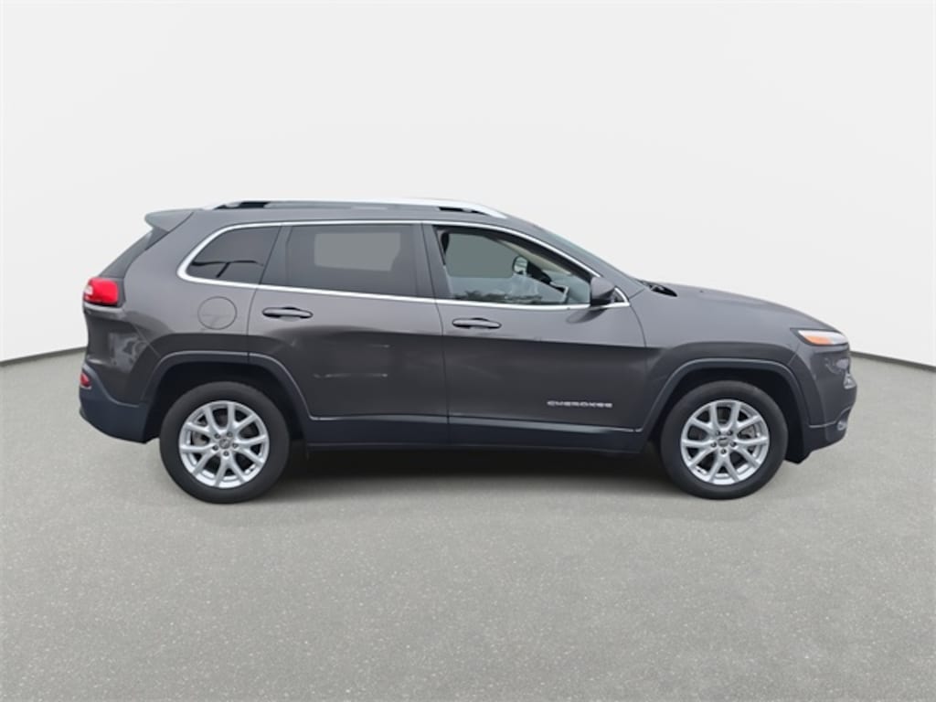 Used 2017 Jeep Cherokee Latitude FWD SUV
