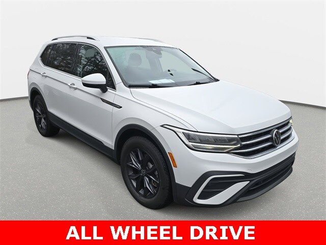 2024 Volkswagen Tiguan SE Wolfsburg Edition photo 2