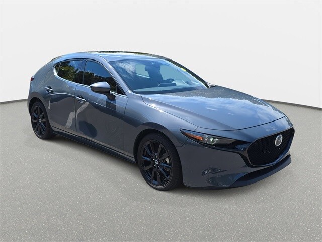 2022 Mazda Mazda3 Premium photo 3