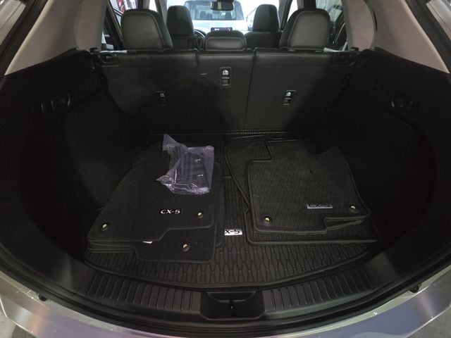2025 Mazda CX-5 S Preferred package - Photo 13