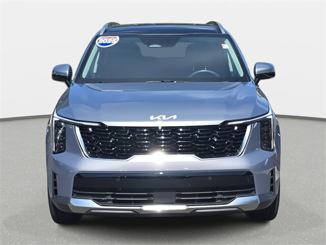 2025 Kia Sorento S photo 2