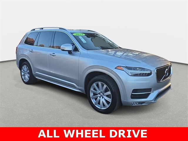 2019 Volvo XC90 T6 Momentum photo 2