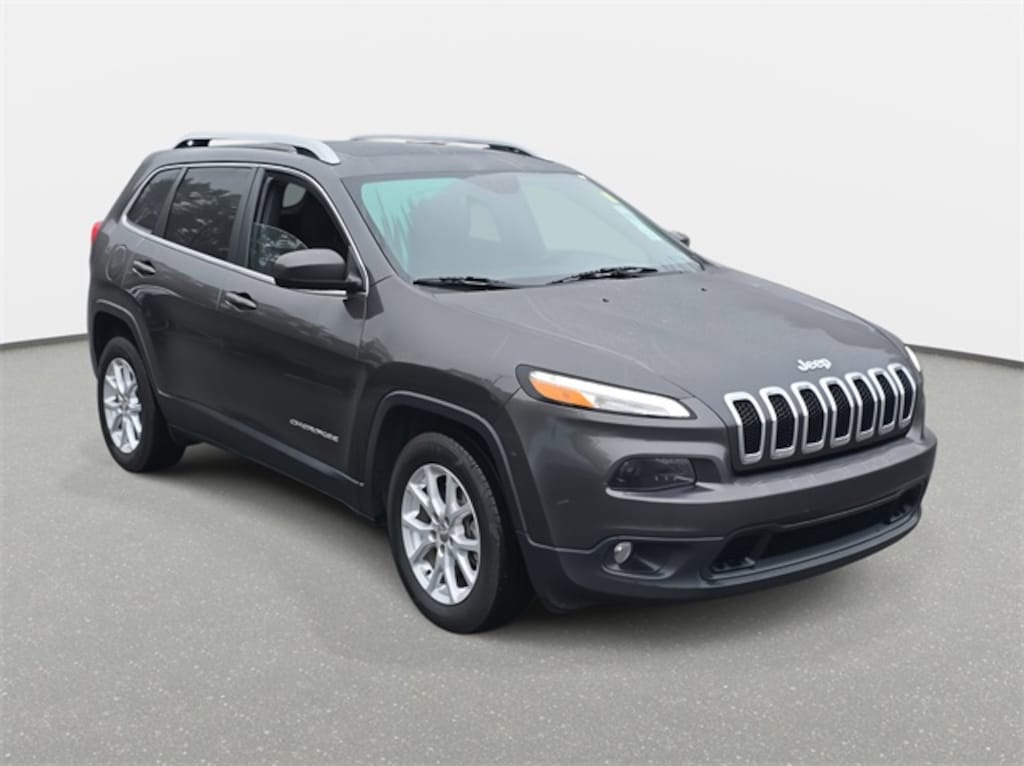 Used 2017 Jeep Cherokee Latitude FWD SUV