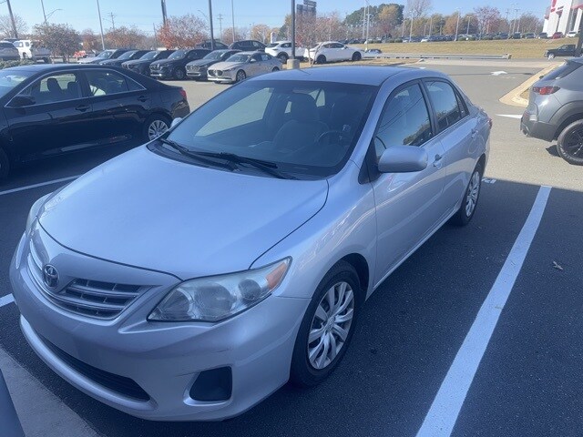 2013 Toyota Corolla LE photo 3