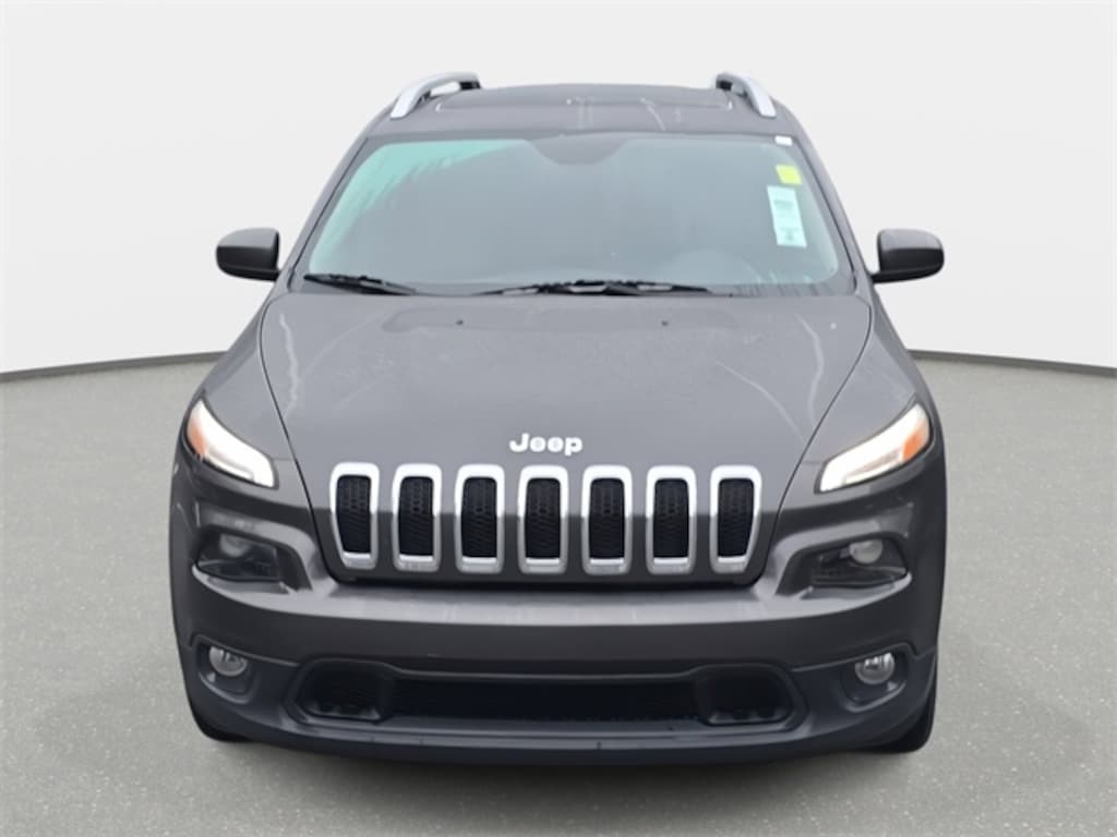 Used 2017 Jeep Cherokee Latitude FWD SUV