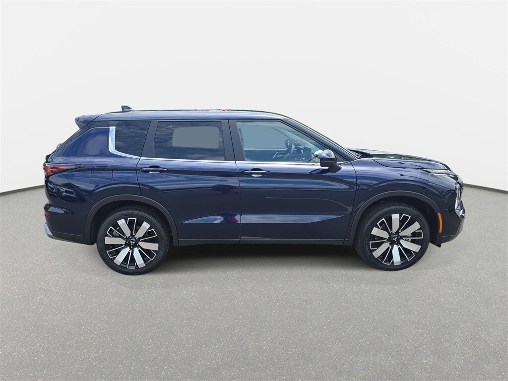 2025 Mitsubishi Outlander SE photo 4