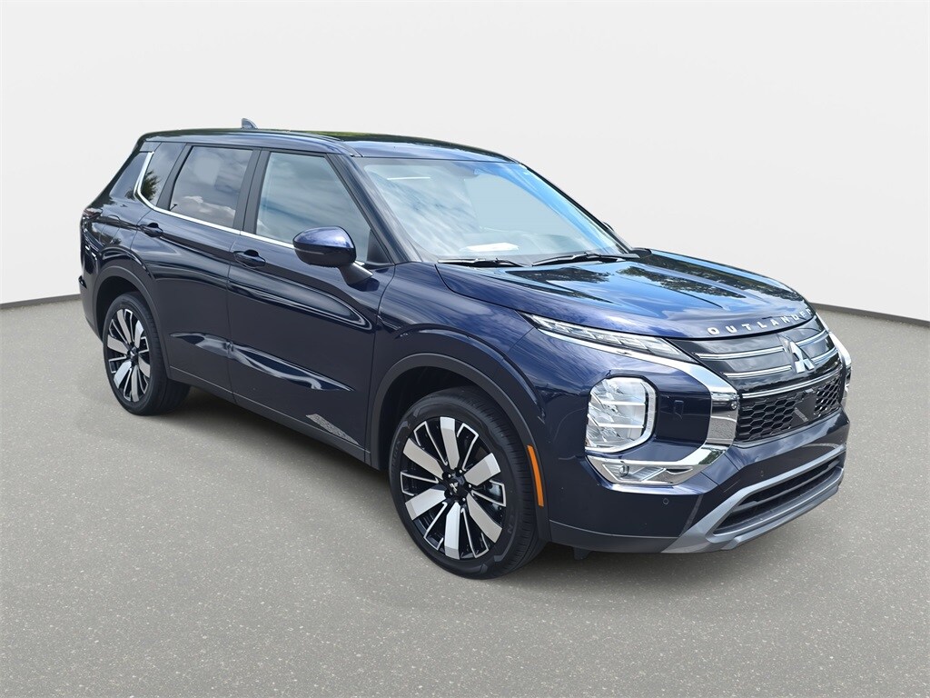 2025 Mitsubishi Outlander SE photo 3