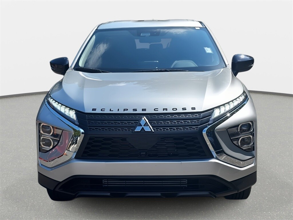 2025 Mitsubishi Eclipse Cross LE photo 2