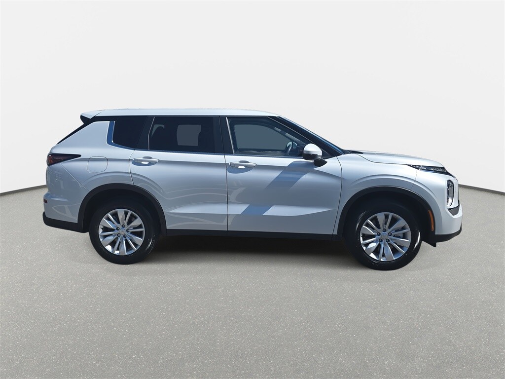 2025 Mitsubishi Outlander ES photo 2
