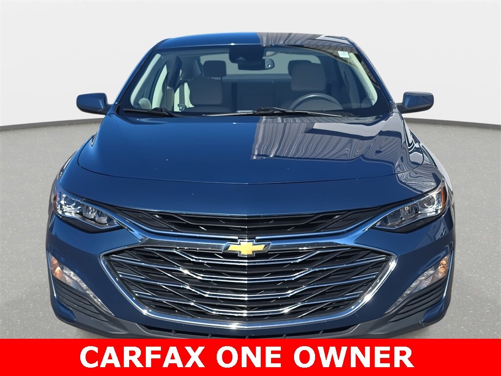 2024 Chevrolet Malibu Premier 2LT photo 2