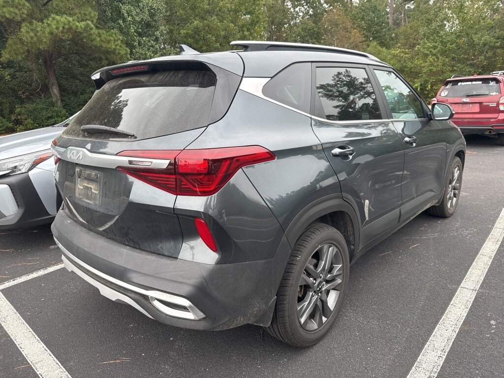 2023 Kia Seltos S Nightfall Edition photo 3