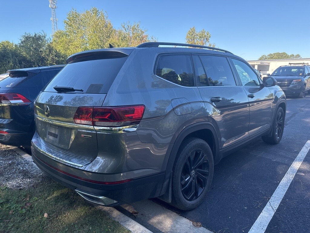 2022 Volkswagen Atlas SE Technology photo 2