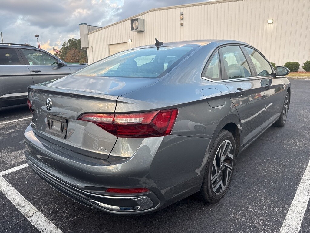 2022 Volkswagen Jetta 1.5T SEL photo 4