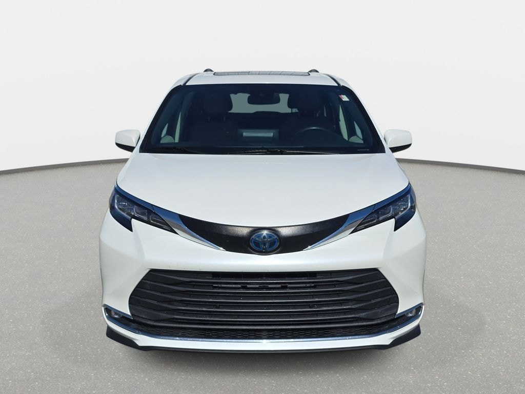 Used 2021 Toyota Sienna XLE Minivan/Van