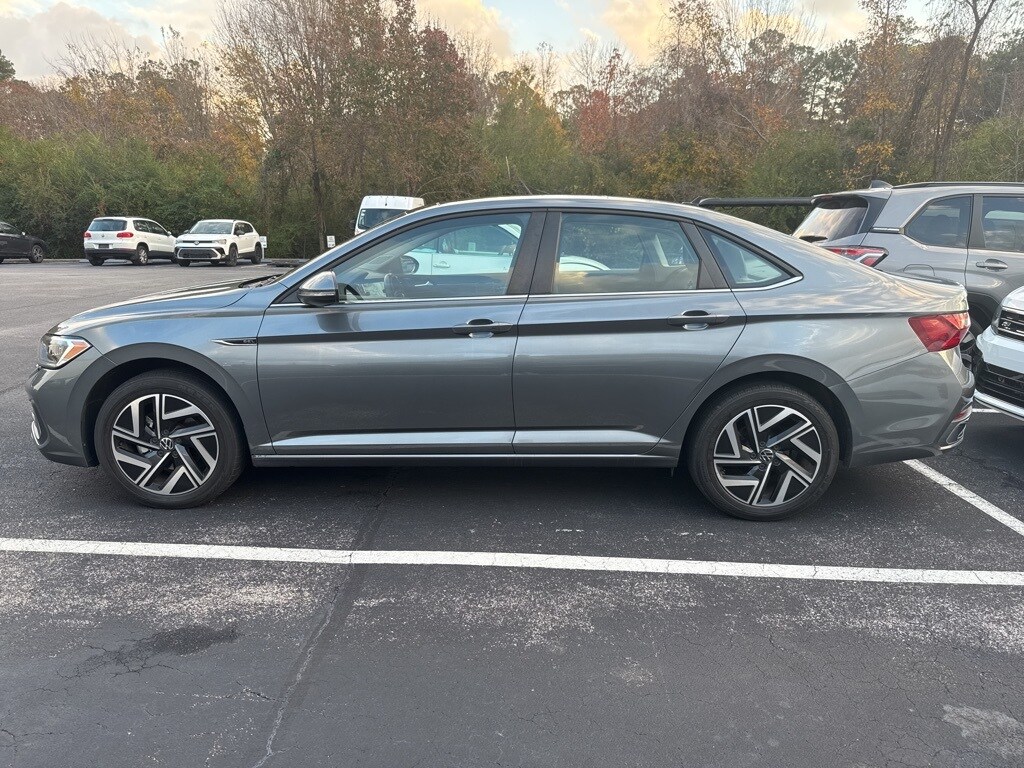 2022 Volkswagen Jetta 1.5T SEL photo 2