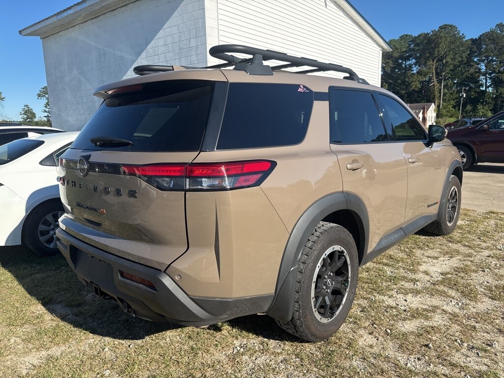 2024 Nissan Pathfinder Rock Creek photo 3