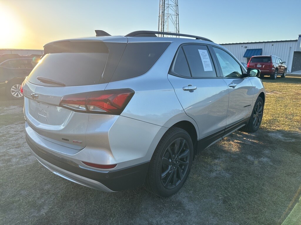 2022 Chevrolet Equinox RS photo 2