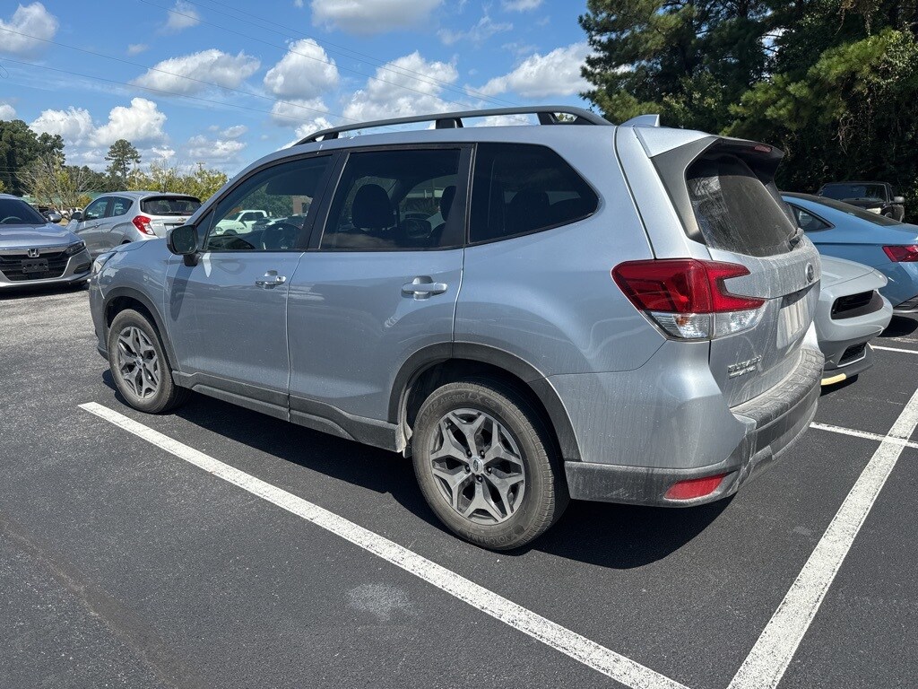 2022 Subaru Forester Premium photo 2