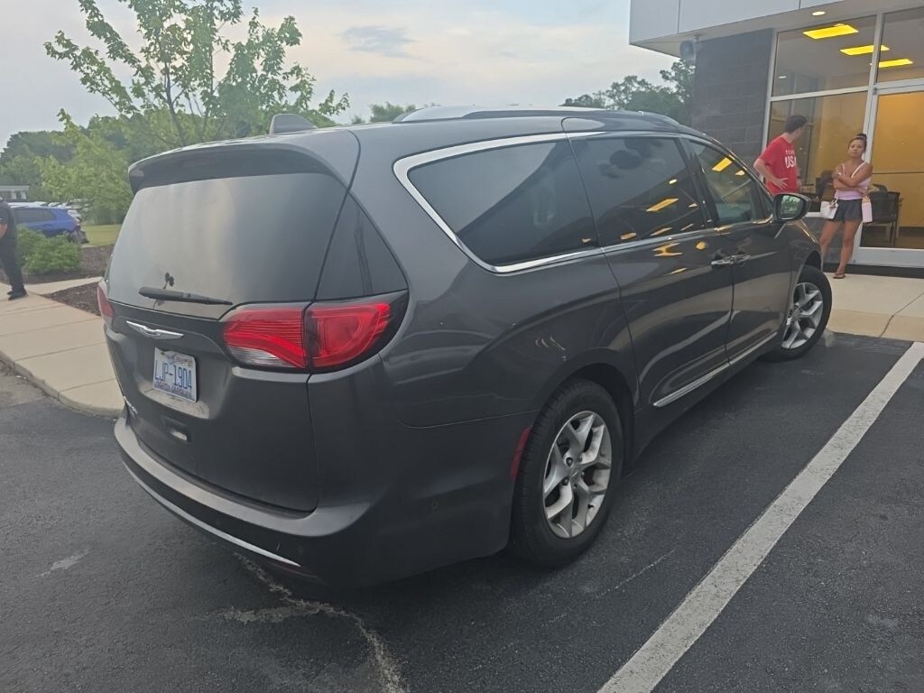 Used 2019 Chrysler Pacifica Touring L Plus Minivan/Van