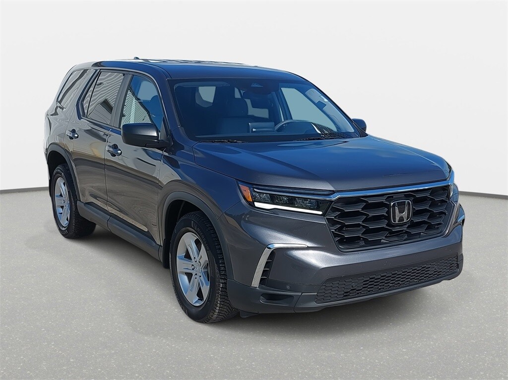 2023 Honda Pilot LX photo 3