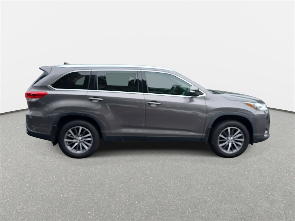 2019 Toyota Highlander XLE photo 3