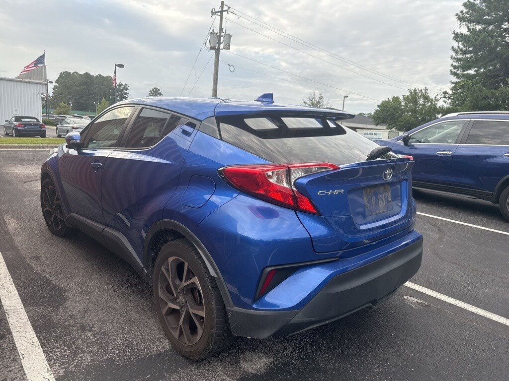 2019 Toyota C-HR XLE photo 2