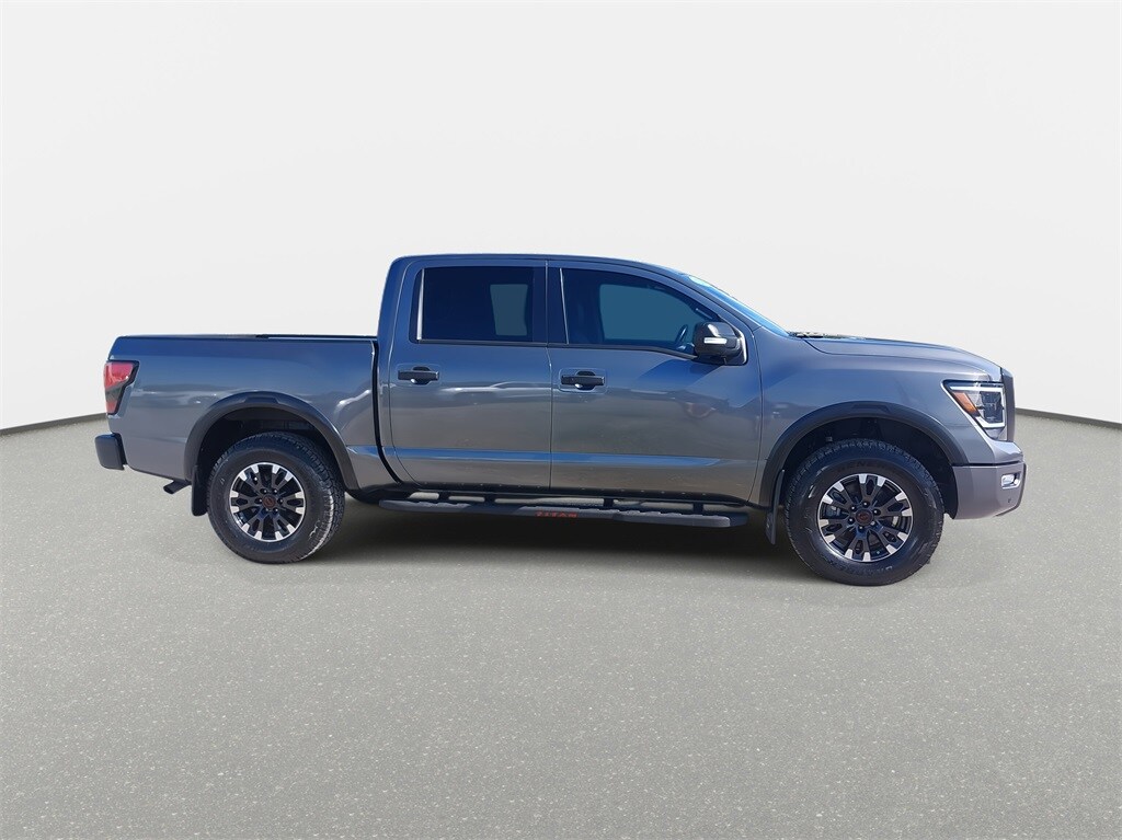 2023 Nissan Titan PRO-4X photo 4