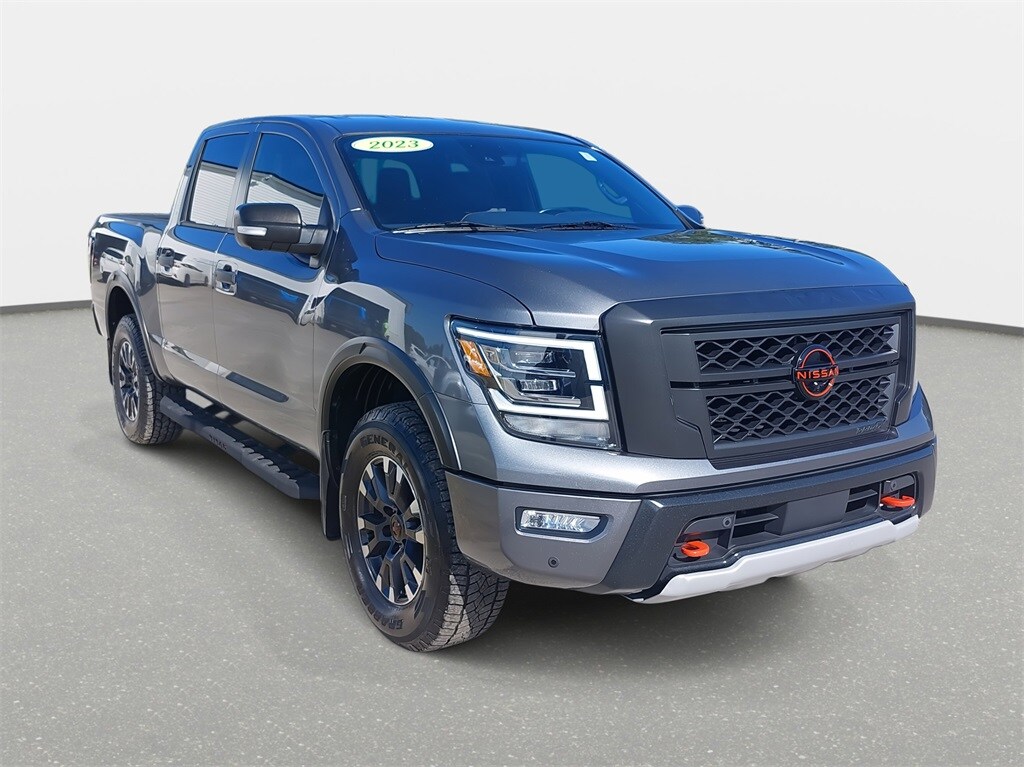 2023 Nissan Titan PRO-4X photo 3