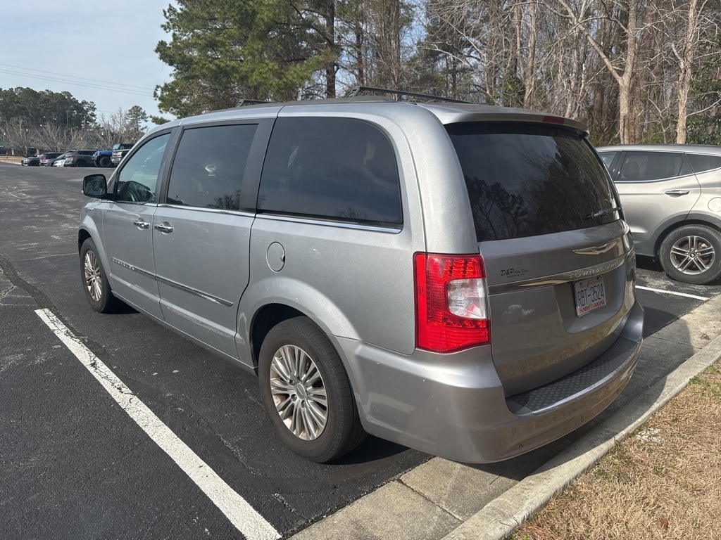 Used 2013 Chrysler Town & Country Touring-L Minivan/Van