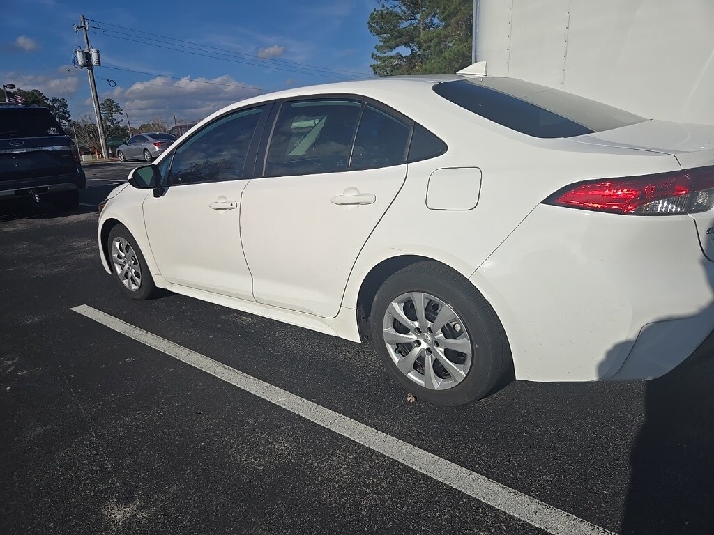 2024 Toyota Corolla LE photo 3