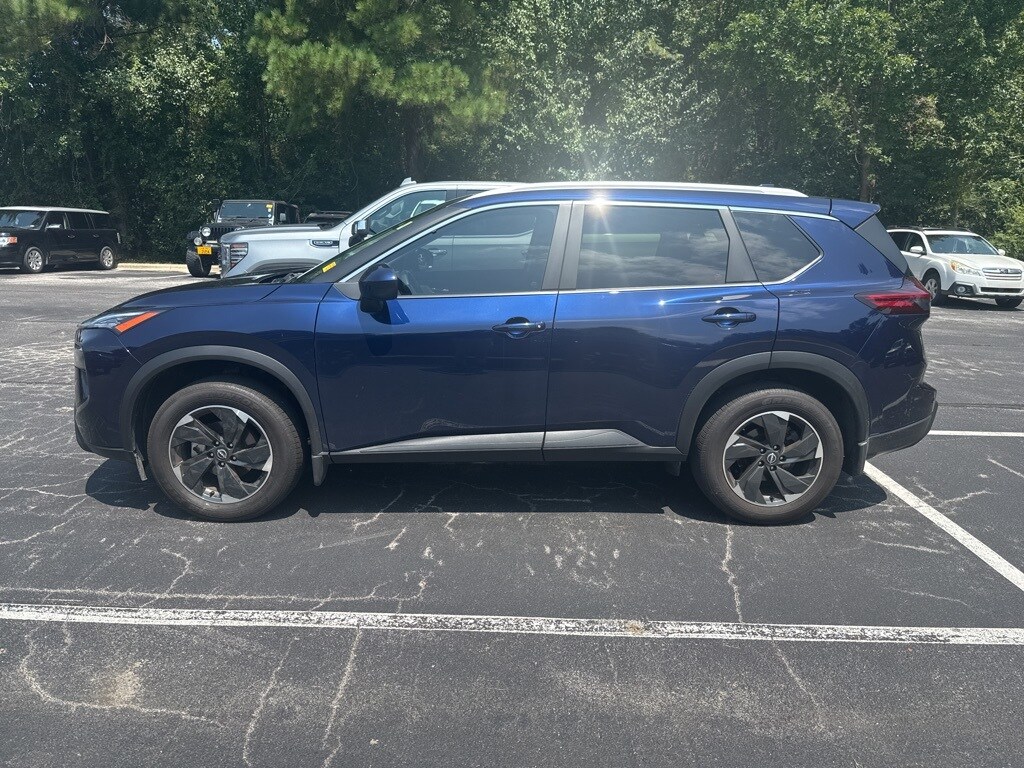 2024 Nissan Rogue SV photo 2