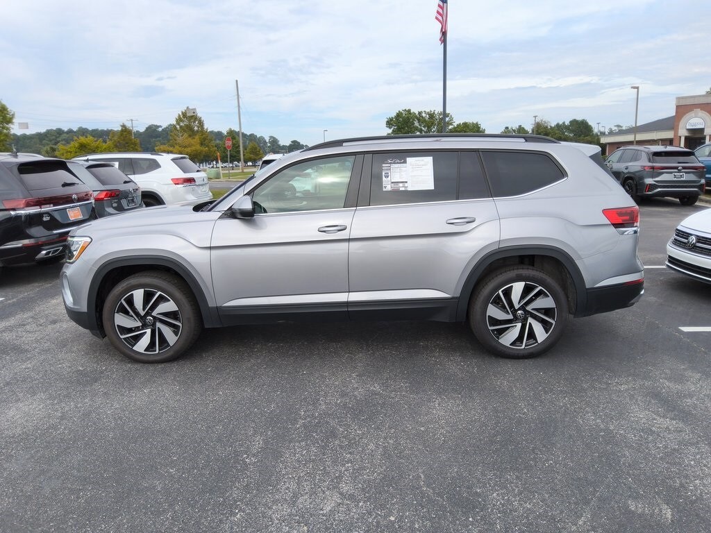 2024 Volkswagen Atlas SE Technology photo 2