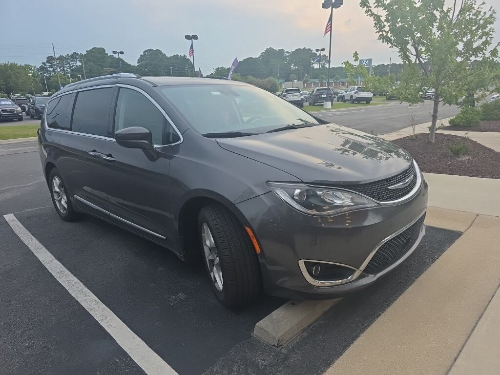 Used 2019 Chrysler Pacifica Touring L Plus Minivan/Van