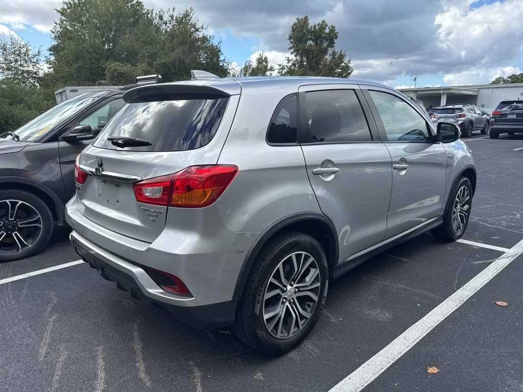 2018 Mitsubishi Outlander Sport SE photo 3