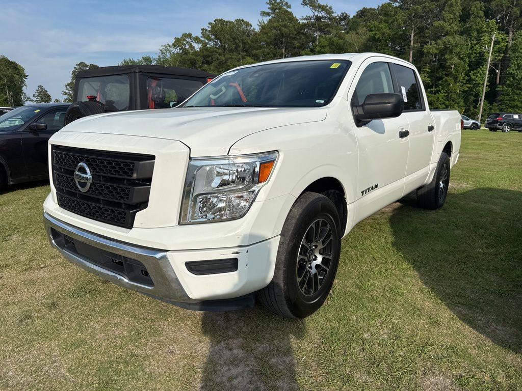 2022 Nissan Titan SV 4X2 Crew Cab's photo