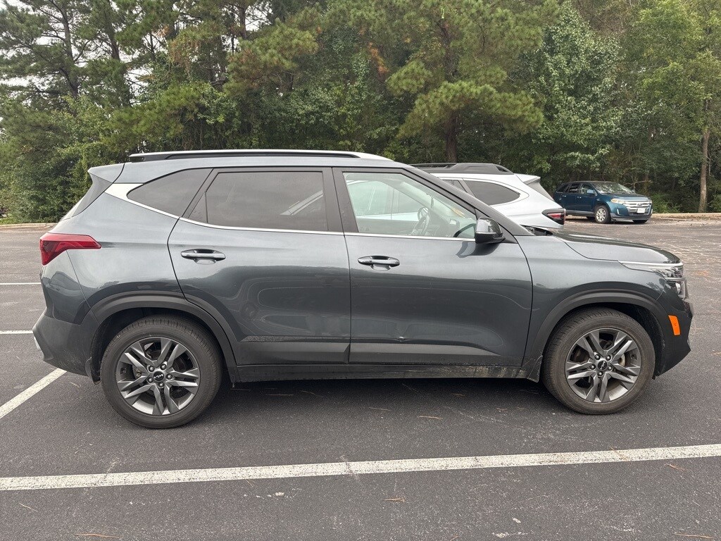 2023 Kia Seltos S Nightfall Edition photo 4