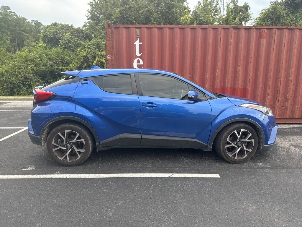 2019 Toyota C-HR XLE photo 4