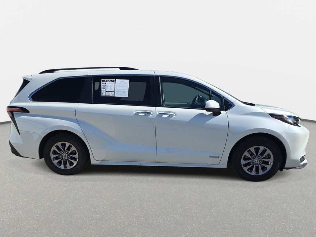 Used 2021 Toyota Sienna XLE Minivan/Van
