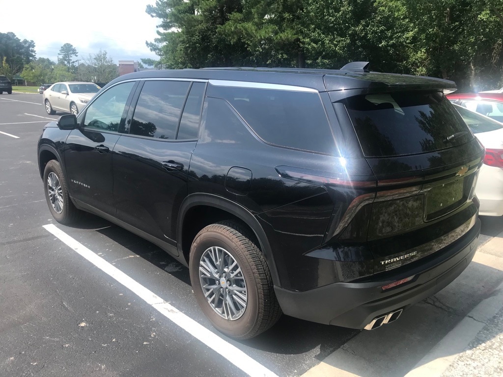 Used 2024 Chevrolet Traverse LS with VIN 1GNEREKS1RJ203369 for sale in Jacksonville, NC