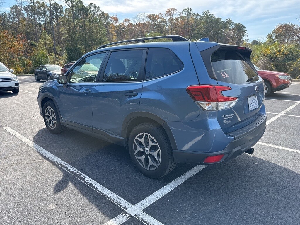 2020 Subaru Forester Premium photo 2