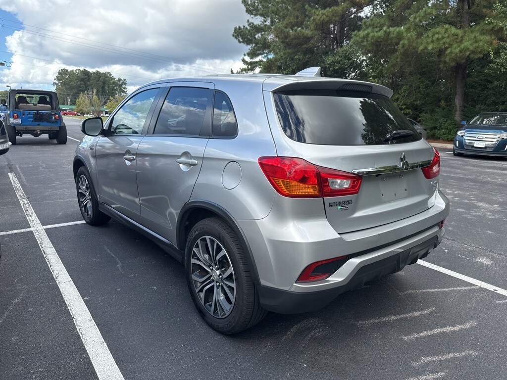 2018 Mitsubishi Outlander Sport SE photo 2