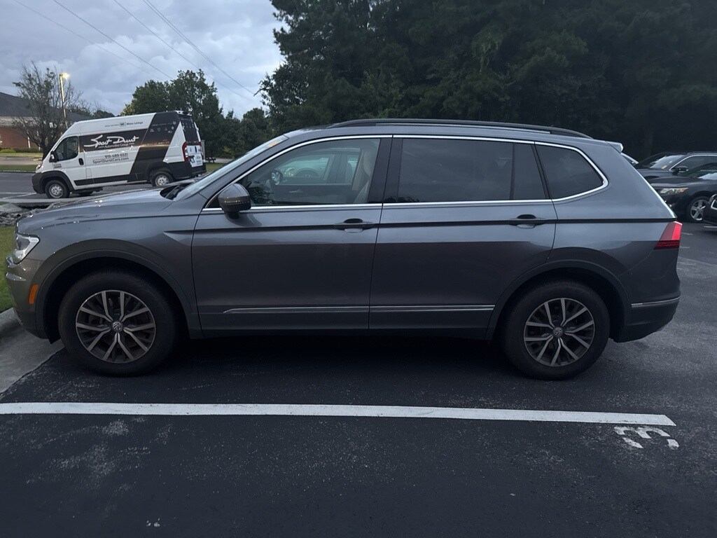 2020 Volkswagen Tiguan SE photo 2