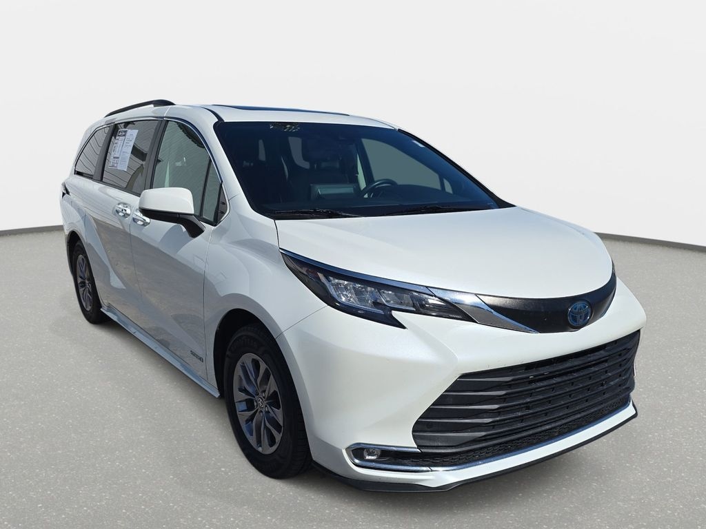 Used 2021 Toyota Sienna XLE Minivan/Van