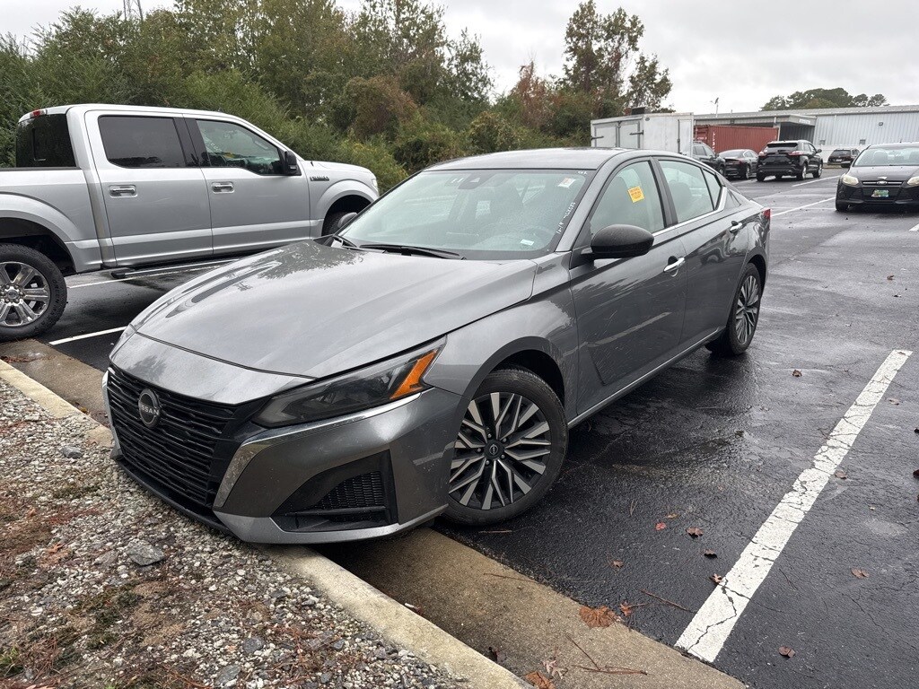 Used 2024 Nissan Altima 2.5 SV Sedan