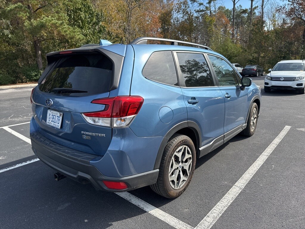 2020 Subaru Forester Premium photo 3