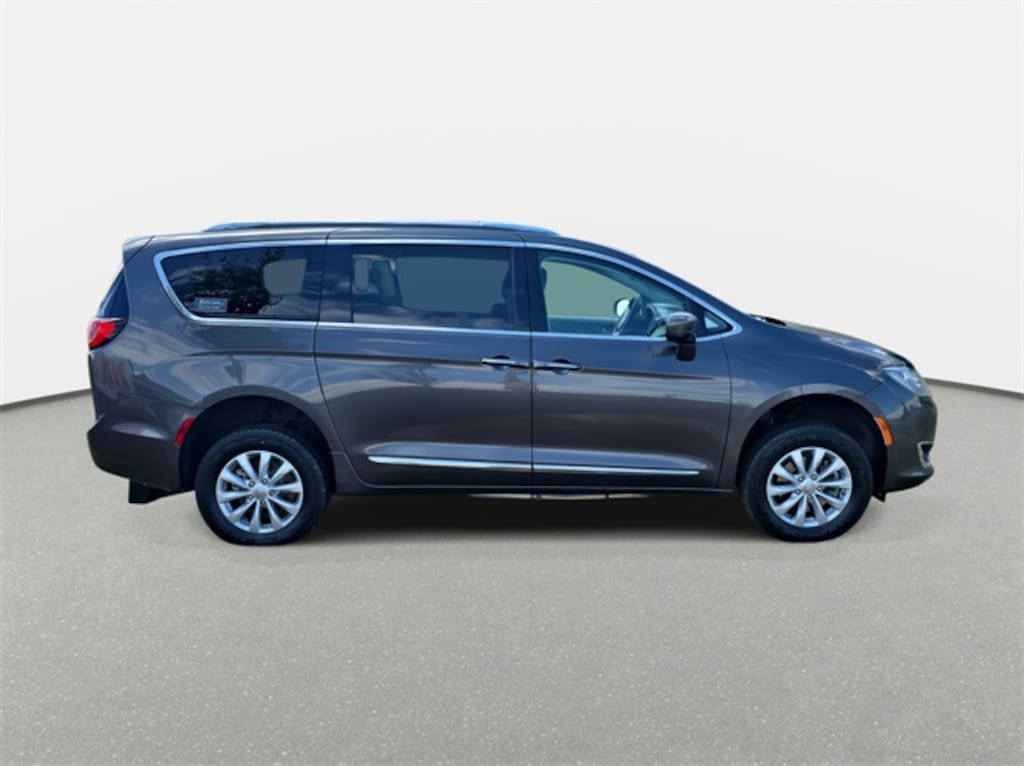 Used 2019 Chrysler Pacifica Touring L Minivan/Van