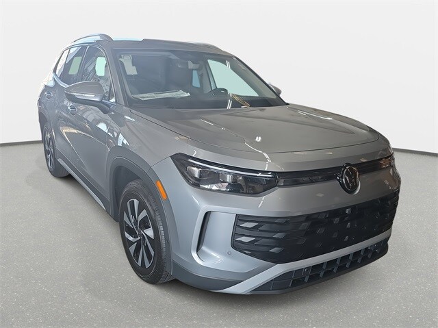 2025 Volkswagen Tiguan S photo 3