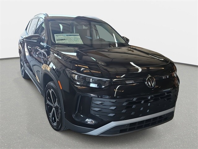 2025 Volkswagen Tiguan SE photo 3