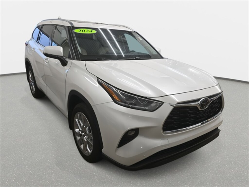 Used 2024 Toyota Highlander LE SUV