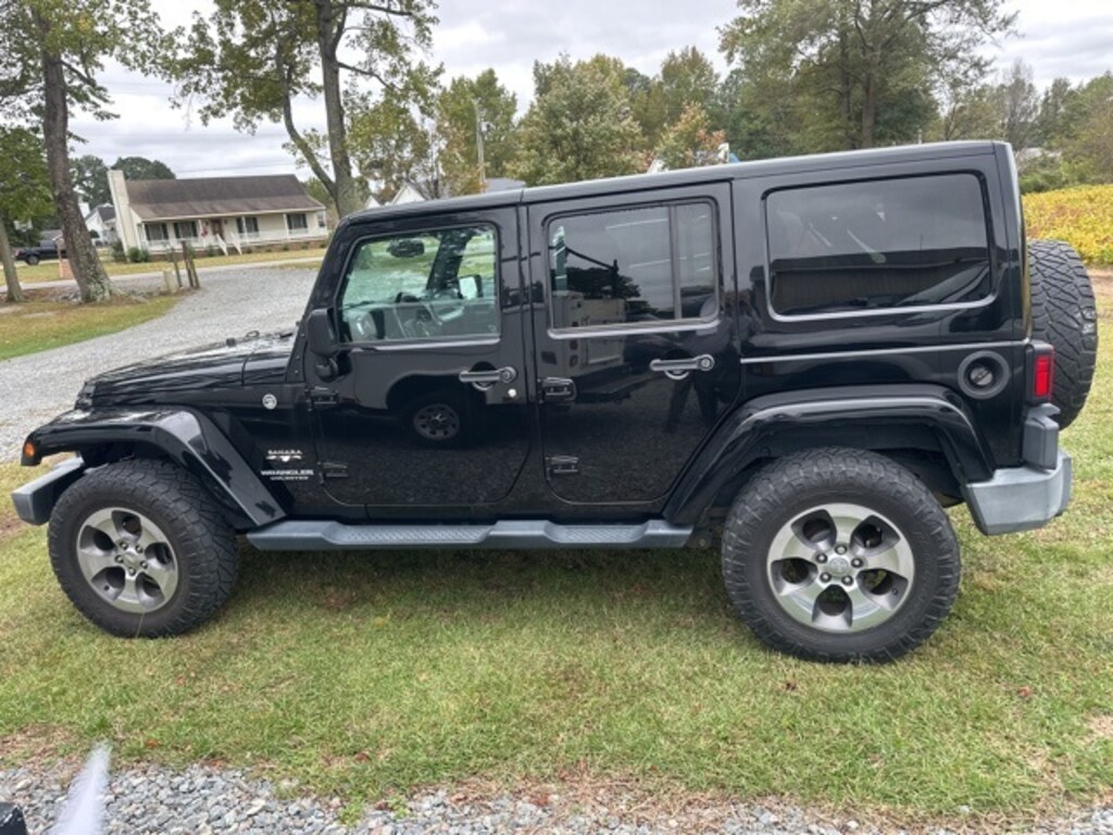 Used 2017 Jeep Wrangler Unlimited Sahara SUV